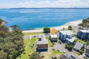 Little Hut 1 Spectacular Water Views NBN and Air Conditioned Nelson Bay